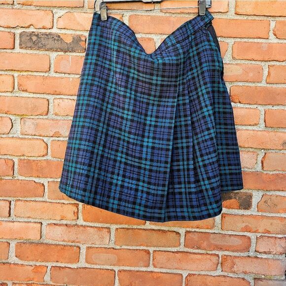 New Flynn O'Hara Green Multicolored Plaid Academia Skirt. - Picture 5 of 16